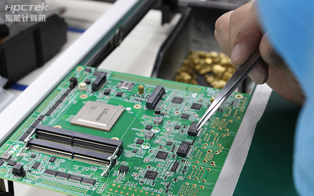 在金融發(fā)展領(lǐng)域，嵌入式主板有什么優(yōu)點？(圖1)